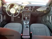 ✅ 2018 Volkswagen Beetle S • VIN: 3VWFD7AT8JM718231 • Lot: 80254985. Wystawiony na Copart z przebiegiem 48 457 mil. Bezpłatny archiwum sprzedaży aukcyjnych z USA i szczegółowy raport historii pojazdu na DreamBid. Zdjęcie 8.