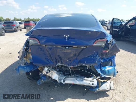✅ 2021 Tesla Model Y Long Range • VIN: 5YJYGDEEXMF233160 • Lot: 43301574. Listed on IAAI with Not provided. Free auction sales archive from the USA and detailed vehicle history report at DreamBid. Image 15.