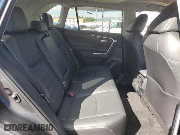 ✅ 2024 Toyota RAV4 XLE Premium • VIN: 2T3C1RFV1RW304545 • Лот: 89537725. Опубликован ранее на Copart с пробегом 7 012 миль. Бесплатный доступ к архиву аукционных продаж из США и подробный отчёт об истории автомобиля на DreamBid. Изображение 11.