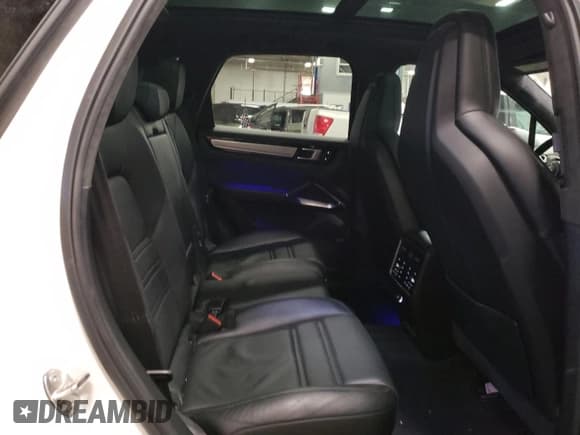 ✅ 2020 Porsche Cayenne Turbo • VIN: WP1AF2AY9LDA39538 • Lot: 42987125. Listed on Copart with 45,651 mi. Free auction sales archive from the USA and detailed vehicle history report at DreamBid. Image 11.