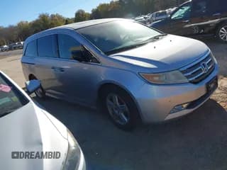 ✅ 2011 Honda Odyssey Touring • VIN: 5FNRL5H95BB083654 • Lot: 43724150. Wystawiony na IAAI z przebiegiem 240 070 mil. Bezpłatny archiwum sprzedaży aukcyjnych z USA i szczegółowy raport historii pojazdu na DreamBid. Zdjęcie 1.