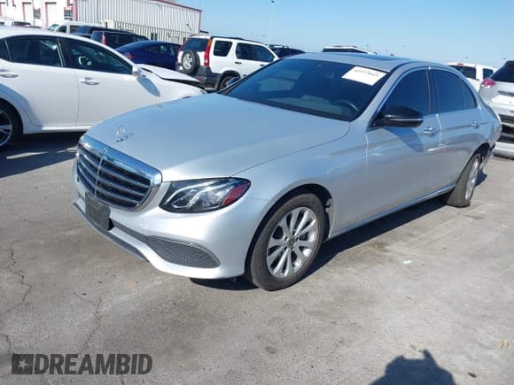 ✅ 2019 Mercedes-Benz E 300 • VIN: WDDZF4JB4KA510481 • Лот: 41973815. Опубликован ранее на IAAI с пробегом 84 600 миль. Бесплатный доступ к архиву аукционных продаж из США и подробный отчёт об истории автомобиля на DreamBid. Изображение 18.