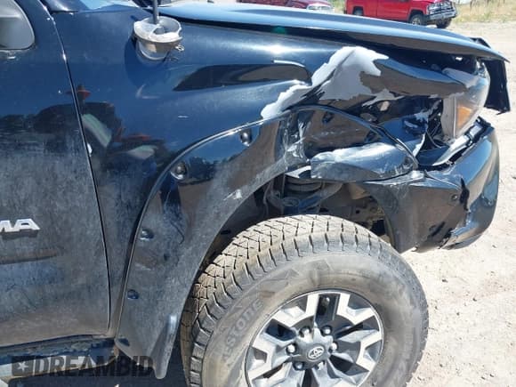 ✅ 2012 Toyota Tacoma PreRunner • VIN: 3TMJU4GN8CM136850 • Lot: 42767423. Listed on IAAI with 128,151 mi. Free auction sales archive from the USA and detailed vehicle history report at DreamBid. Image 22.