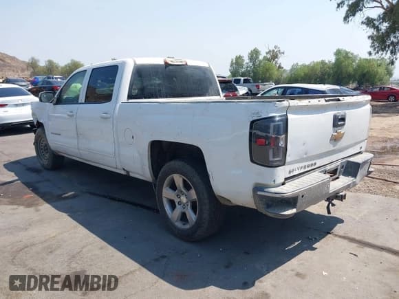 ✅ 2018 Chevrolet Silverado 1500 LT • VIN: 1GCPCREC7JF116128 • Lot: 42902108. Wystawiony na IAAI z przebiegiem 332 831 mil. Bezpłatny archiwum sprzedaży aukcyjnych z USA i szczegółowy raport historii pojazdu na DreamBid. Zdjęcie 3.
