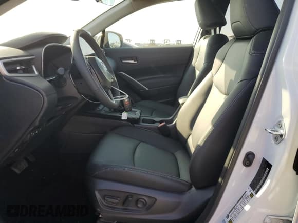 ✅ 2026 Toyota Corolla Cross XLE • VIN: 7MUDAABG0TV150339 • Лот: 91928275. Опубликован ранее на Copart с пробегом 1 034 миль. Бесплатный доступ к архиву аукционных продаж из США и подробный отчёт об истории автомобиля на DreamBid. Изображение 7.