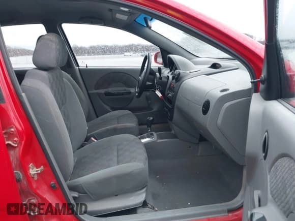 ✅ 2005 Chevrolet Aveo LS • VIN: KL1TD62615B326334 • Lot: 41829638. Wystawiony na IAAI z przebiegiem 181 130 mil. Bezpłatny archiwum sprzedaży aukcyjnych z USA i szczegółowy raport historii pojazdu na DreamBid. Zdjęcie 5.
