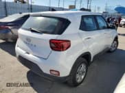 ✅ 2021 Hyundai Venue SE • VIN: KMHRB8A3XMU105597 • Lot: 86194125. Wystawiony na Copart z przebiegiem 115 874 mil. Bezpłatny archiwum sprzedaży aukcyjnych z USA i szczegółowy raport historii pojazdu na DreamBid. Zdjęcie 3.