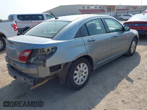 ✅ 2008 Chrysler Sebring LX • VIN: 1C3LC46K48N226744 • Lot: 43524982. Wystawiony na IAAI z przebiegiem 146 977 mil. Bezpłatny archiwum sprzedaży aukcyjnych z USA i szczegółowy raport historii pojazdu na DreamBid. Zdjęcie 4.
