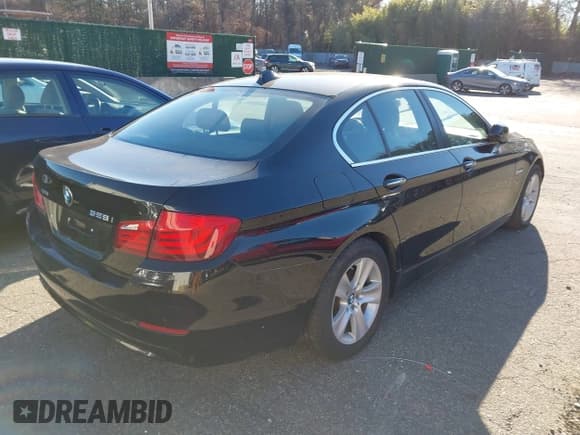 ✅ 2013 BMW 5 Series 528i xDrive • VIN: WBAXH5C57DD111829 • Lot: 43928316. Wystawiony na IAAI z przebiegiem 134 712 mil. Bezpłatny archiwum sprzedaży aukcyjnych z USA i szczegółowy raport historii pojazdu na DreamBid. Zdjęcie 4.