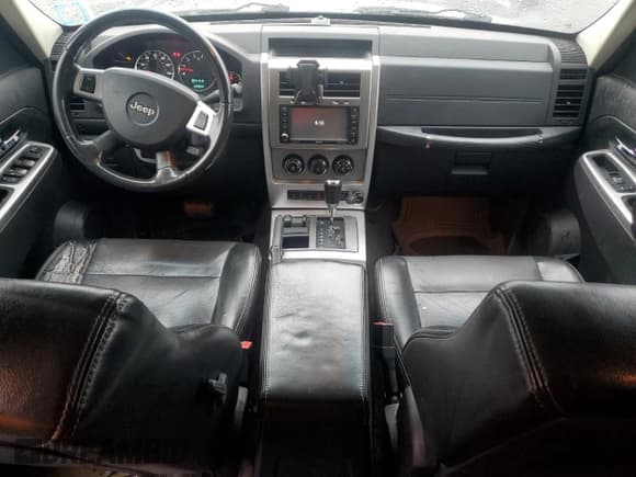 ✅ 2010 Jeep Liberty Limited • VIN: 1J4PN5GKXAW137055 • Lot: 92523115. Listed on Copart with 132,052 mi. Free auction sales archive from the USA and detailed vehicle history report at DreamBid. Image 8.