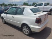 ✅ 1998 Volkswagen Cabriolet • VIN: 3VWBB81E4WM801240 • Lot: 42780919. Wystawiony na IAAI z przebiegiem 91 097 mil. Bezpłatny archiwum sprzedaży aukcyjnych z USA i szczegółowy raport historii pojazdu na DreamBid. Zdjęcie 3.