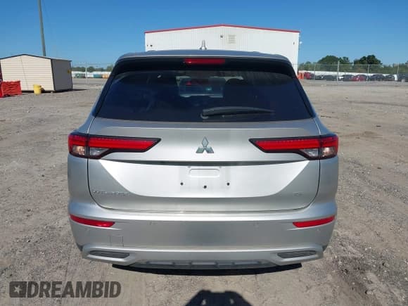 ✅ 2024 Mitsubishi Outlander SE • VIN: JA4J3VA88RZ029259 • Lot: 43365227. Listed on IAAI with 43,429 mi. Free auction sales archive from the USA and detailed vehicle history report at DreamBid. Image 17.