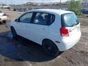 ✅ 2008 Chevrolet Aveo LS • VIN: KL1TD66608B226661 • Lot: 43409929. Wystawiony na IAAI z przebiegiem 152 957 mil. Bezpłatny archiwum sprzedaży aukcyjnych z USA i szczegółowy raport historii pojazdu na DreamBid. Zdjęcie 3.