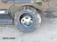 ✅ 2005 GMC Yukon SLE • VIN: 1GKEC13V55R124251 • Lot: 42570095. Wystawiony na IAAI z przebiegiem 265 431 mil. Bezpłatny archiwum sprzedaży aukcyjnych z USA i szczegółowy raport historii pojazdu na DreamBid. Zdjęcie 14.