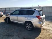 ✅ 2010 Toyota RAV4 Sport • VIN: JTMWF4DV1A5024057 • Лот: 70387705. Опубликован ранее на Copart с пробегом 153 649 миль. Бесплатный доступ к архиву аукционных продаж из США и подробный отчёт об истории автомобиля на DreamBid. Изображение 2.