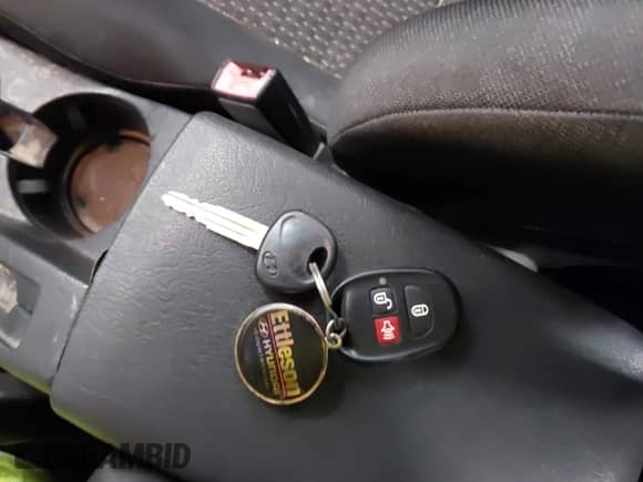 2008 Hyundai Tiburon GS z VIN KMHHM66DX8U296083, wystawiony jako IAAI lot #42611611 z przebiegiem 164 438 mil mil oraz . Historia ofert i sprzedaży dostępna na DreamBid. Obrazek 11.