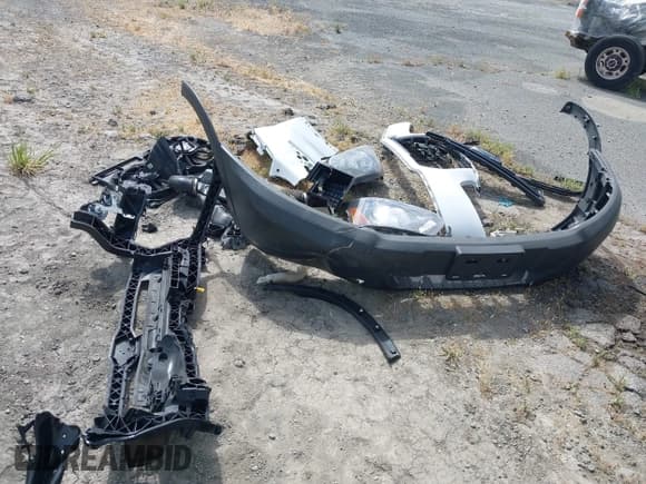 ✅ 2018 Ford Transit • VIN: 1FDBF8ZM2JKA80656 • Lot: 42393012. Wystawiony na IAAI z przebiegiem 132 570 mil. Bezpłatny archiwum sprzedaży aukcyjnych z USA i szczegółowy raport historii pojazdu na DreamBid. Zdjęcie 18.