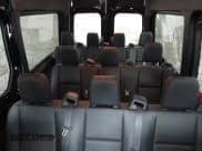 ✅ 2019 Mercedes-Benz Sprinter Passenger • VIN: WDZPF0CD4KP125864 • Lot: 39110594. Wystawiony na IAAI z przebiegiem 25 697 mil. Bezpłatny archiwum sprzedaży aukcyjnych z USA i szczegółowy raport historii pojazdu na DreamBid. Zdjęcie 8.
