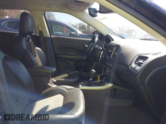 ✅ 2021 Jeep Compass Altitude • VIN: 3C4NJDBB8MT558325 • Lot: 41854429. Wystawiony na IAAI z przebiegiem 127 715 mil. Bezpłatny archiwum sprzedaży aukcyjnych z USA i szczegółowy raport historii pojazdu na DreamBid. Zdjęcie 5.