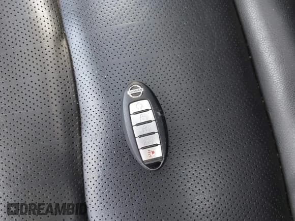 ✅ 2018 Nissan Maxima Platinum • VIN: 1N4AA6AP6JC391760 • Lot: 42778661. Wystawiony na IAAI z przebiegiem 90 166 mil. Bezpłatny archiwum sprzedaży aukcyjnych z USA i szczegółowy raport historii pojazdu na DreamBid. Zdjęcie 11.