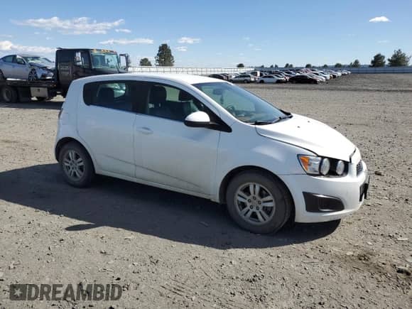 2013 Chevrolet Sonic LT z VIN 1G1JD6SB8D4245534, wystawiony jako Copart lot #53436155 z przebiegiem 137 645 mil mil oraz Szkoda całkowita • Salvage title. Historia ofert i sprzedaży dostępna na DreamBid. Obrazek 4.
