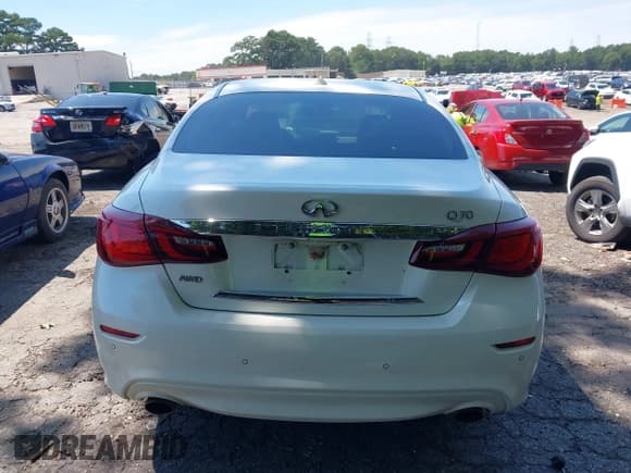 ✅ 2016 Infiniti Q70 • VIN: JN1BY1AR0GM270680 • Lot: 43074250. Wystawiony na IAAI z przebiegiem 152 231 mil. Bezpłatny archiwum sprzedaży aukcyjnych z USA i szczegółowy raport historii pojazdu na DreamBid. Zdjęcie 16.