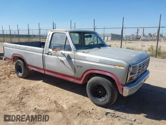 ✅ 1986 Ford F-150 • VIN: 2FTCF15Y1GCA28201 • Lot: 43517025. Listed on IAAI with 7,893 mi. Free auction sales archive from the USA and detailed vehicle history report at DreamBid. Image 1.