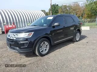 ✅ 2019 Ford Explorer XLT • VIN: 1FM5K8D89KGA43952 • Lot: 43319305. Wystawiony na IAAI z przebiegiem 77 848 mil. Bezpłatny archiwum sprzedaży aukcyjnych z USA i szczegółowy raport historii pojazdu na DreamBid. Zdjęcie 2.