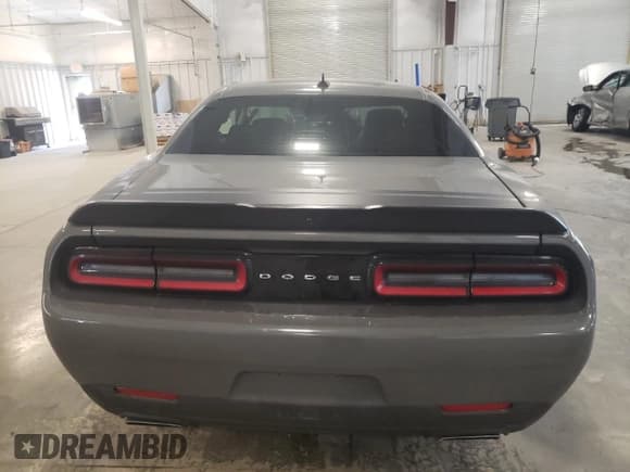 ✅ 2017 Dodge Challenger T/A 392 • VIN: 2C3CDZFJ8HH502496 • Lot: 72951544. Wystawiony na Copart z przebiegiem 39 721 mil. Bezpłatny archiwum sprzedaży aukcyjnych z USA i szczegółowy raport historii pojazdu na DreamBid. Zdjęcie 6.