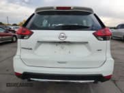 ✅ 2017 Nissan Rogue SV • VIN: KNMAT2MV5HP557132 • Lot: 89899445. Wystawiony na Copart z przebiegiem 101 307 mil. Bezpłatny archiwum sprzedaży aukcyjnych z USA i szczegółowy raport historii pojazdu na DreamBid. Zdjęcie 6.