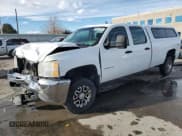 ✅ 2010 Chevrolet Silverado 2500HD • VIN: 1GC4KVB6XAF117464 • Лот: 46547615. Опубликован ранее на Copart с пробегом 133 929 миль. Бесплатный доступ к архиву аукционных продаж из США и подробный отчёт об истории автомобиля на DreamBid. Изображение 1.