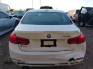 ✅ 2017 BMW 3 Series 330i • VIN: WBA8B9G55HNU48524 • Lot: 43402752. Wystawiony na IAAI z przebiegiem 68 052 mil. Bezpłatny archiwum sprzedaży aukcyjnych z USA i szczegółowy raport historii pojazdu na DreamBid. Zdjęcie 16.