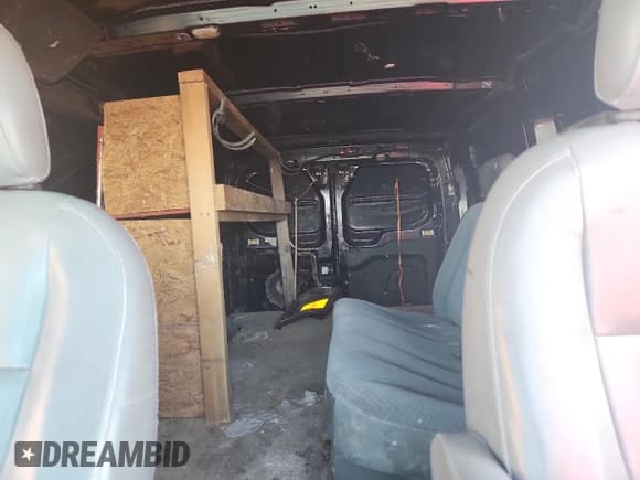 ✅ 2015 Ford Transit Cargo • VIN: 1FTNE1YMXFKB27372 • Lot: 80867355. Wystawiony na Copart z przebiegiem 128 366 mil. Bezpłatny archiwum sprzedaży aukcyjnych z USA i szczegółowy raport historii pojazdu na DreamBid. Zdjęcie 10.