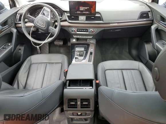 ✅ 2023 Audi Q5 S line Premium • VIN: WA1GAAFY0P2060464 • Lot: 80366795. Wystawiony na Copart z przebiegiem 13 221 mil. Bezpłatny archiwum sprzedaży aukcyjnych z USA i szczegółowy raport historii pojazdu na DreamBid. Zdjęcie 8.