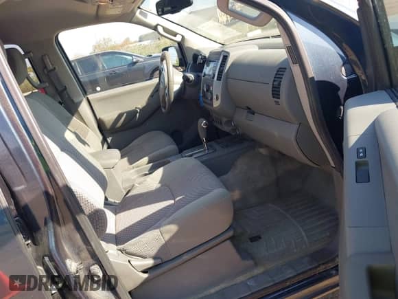 2013 Nissan Frontier SV z VIN 1N6AD0FV1DN725754, wystawiony jako IAAI lot #43213243 z przebiegiem 160 038 mil mil oraz . Historia ofert i sprzedaży dostępna na DreamBid. Obrazek 5.