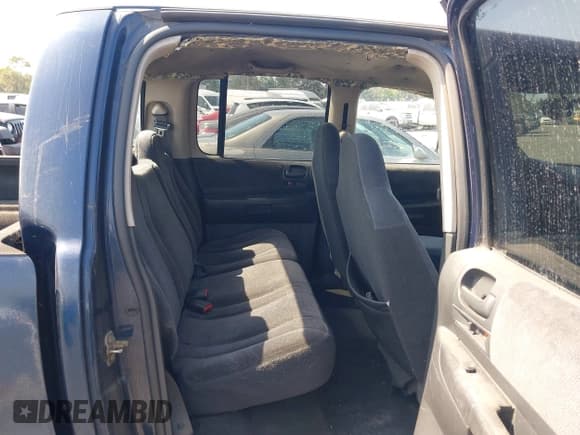 ✅ 2003 Dodge Dakota SLT • VIN: 1D7HL48X23S367452 • Lot: 42959947. Wystawiony na IAAI z przebiegiem 198 631 mil. Bezpłatny archiwum sprzedaży aukcyjnych z USA i szczegółowy raport historii pojazdu na DreamBid. Zdjęcie 8.