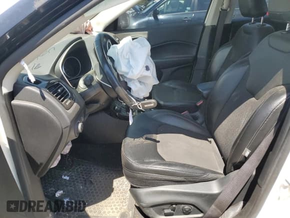 ✅ 2019 Jeep Compass Latitude • VIN: 3C4NJDBB6KT828486 • Лот: 56137755. Опубликован ранее на Copart с пробегом 47 119 миль. Бесплатный доступ к архиву аукционных продаж из США и подробный отчёт об истории автомобиля на DreamBid. Изображение 7.