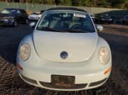 ✅ 2006 Volkswagen Beetle • VIN: 3VWRF31Y16M319759 • Lot: 90759135. Wystawiony na Copart z przebiegiem 124 158 mil. Bezpłatny archiwum sprzedaży aukcyjnych z USA i szczegółowy raport historii pojazdu na DreamBid. Zdjęcie 5.