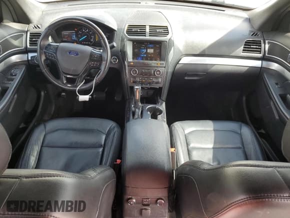 ✅ 2017 Ford Explorer XLT • VIN: 1FM5K7D83HGC54602 • Lot: 57151885. Listed on Copart with 110,120 mi. Free auction sales archive from the USA and detailed vehicle history report at DreamBid. Image 8.