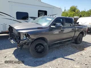 ✅ 2025 Ram 2500 Tradesman • VIN: 3C6UR5CJXSG543130 • Lot: 70863375. Wystawiony na Copart z przebiegiem 3 644 mil. Bezpłatny archiwum sprzedaży aukcyjnych z USA i szczegółowy raport historii pojazdu na DreamBid. Zdjęcie 1.