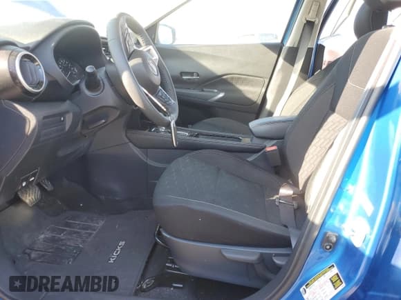 ✅ 2024 Nissan Kicks SV • VIN: 3N1CP5CVXRL555473 • Lot: 68765025. Wystawiony na Copart z przebiegiem 37 418 mil. Bezpłatny archiwum sprzedaży aukcyjnych z USA i szczegółowy raport historii pojazdu na DreamBid. Zdjęcie 7.