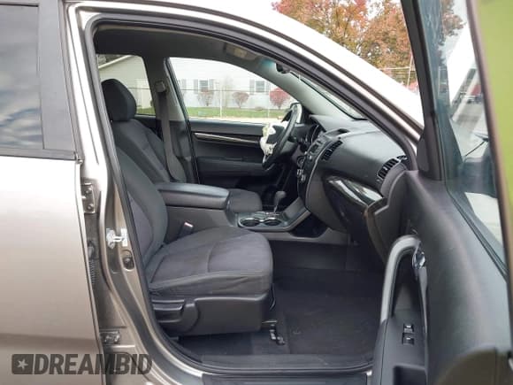 ✅ 2011 Kia Sorento LX • VIN: 5XYKT3A17BG178493 • Lot: 43705648. Wystawiony na IAAI z przebiegiem 183 185 mil. Bezpłatny archiwum sprzedaży aukcyjnych z USA i szczegółowy raport historii pojazdu na DreamBid. Zdjęcie 5.