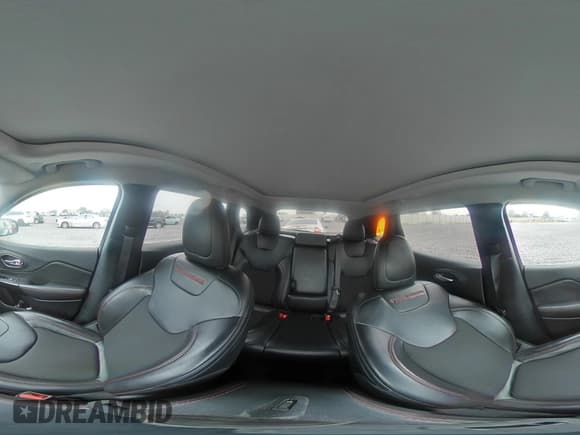 ✅ 2021 Jeep Cherokee Trailhawk • VIN: 1C4PJMBX8MD158050 • Lot: 80715265. Wystawiony na Copart z przebiegiem 51 088 mil. Bezpłatny archiwum sprzedaży aukcyjnych z USA i szczegółowy raport historii pojazdu na DreamBid. Zdjęcie 16.