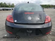 ✅ 2014 Volkswagen Beetle 2.5L • VIN: 3VWJP7AT5EM613525 • Lot: 71796745. Wystawiony na Copart z przebiegiem 130 325 mil. Bezpłatny archiwum sprzedaży aukcyjnych z USA i szczegółowy raport historii pojazdu na DreamBid. Zdjęcie 6.