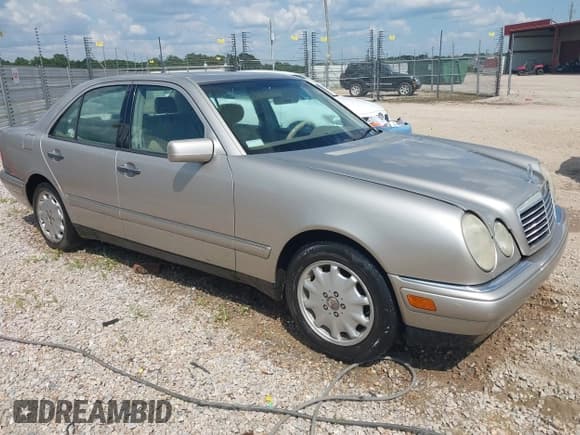 ✅ 1999 Mercedes-Benz E 320 • VIN: WDBJF65H0XA779987 • Lot: 42588958. Listed on IAAI with Not provided. Free auction sales archive from the USA and detailed vehicle history report at DreamBid. Image 1.