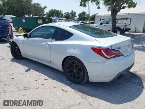✅ 2013 Hyundai Genesis Coupe Premium • VIN: KMHHT6KD2DU109390 • Lot: 42243520. Wystawiony na IAAI z przebiegiem 290 277 mil. Bezpłatny archiwum sprzedaży aukcyjnych z USA i szczegółowy raport historii pojazdu na DreamBid. Zdjęcie 3.