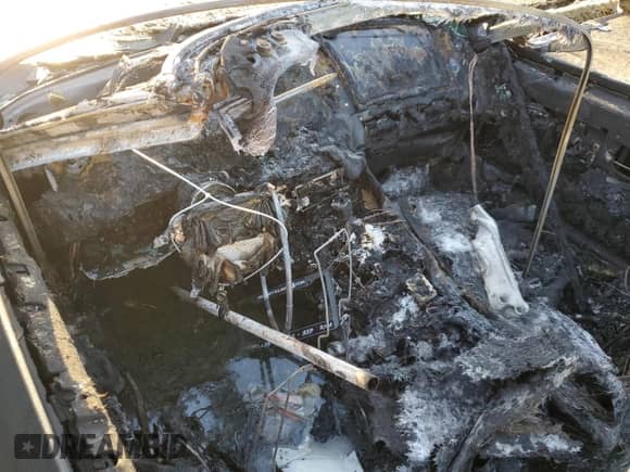 1992 Chevrolet Corvette z VIN 1G1YY23P6N5100414, wystawiony jako Copart lot #85799254 z przebiegiem Nie podano mil oraz Nie do naprawy • Non repairable. Historia ofert i sprzedaży dostępna na DreamBid. Obrazek 8.