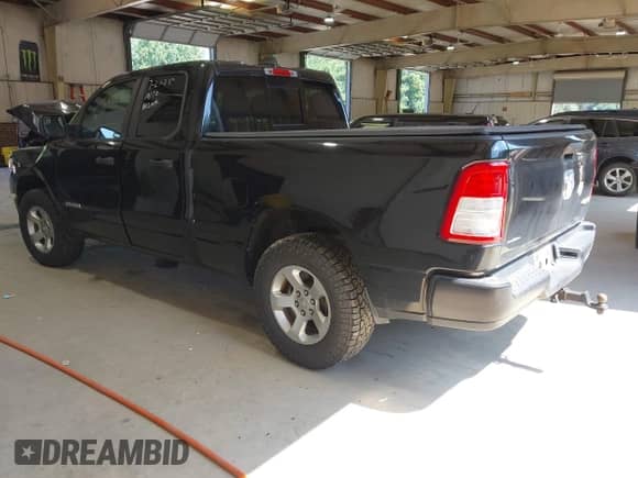 2019 Ram 1500 Tradesman z VIN 1C6SRFCT6KN570492, wystawiony jako IAAI lot #42813379 z przebiegiem 75 107 mil mil oraz . Historia ofert i sprzedaży dostępna na DreamBid. Obrazek 3.