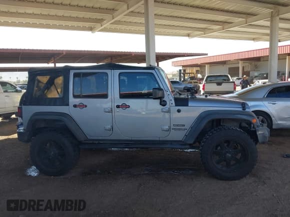 ✅ 2016 Jeep Wrangler Unlimited Sport • VIN: 1C4BJWDGXGL129081 • Lot: 43567358. Listed on IAAI with 120,099 mi. Free auction sales archive from the USA and detailed vehicle history report at DreamBid. Image 13.