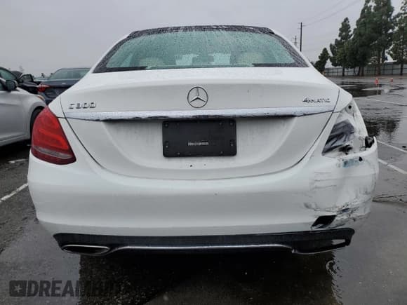 ✅ 2015 Mercedes-Benz C 300 Luxury • VIN: 55SWF4KB6FU011656 • Lot: 92998535. Listed on Copart with 74,165 mi. Free auction sales archive from the USA and detailed vehicle history report at DreamBid. Image 6.